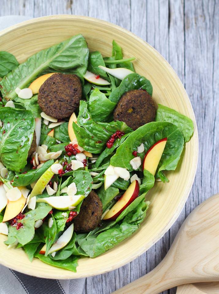 Pear & Nectarine & Falafel Salad